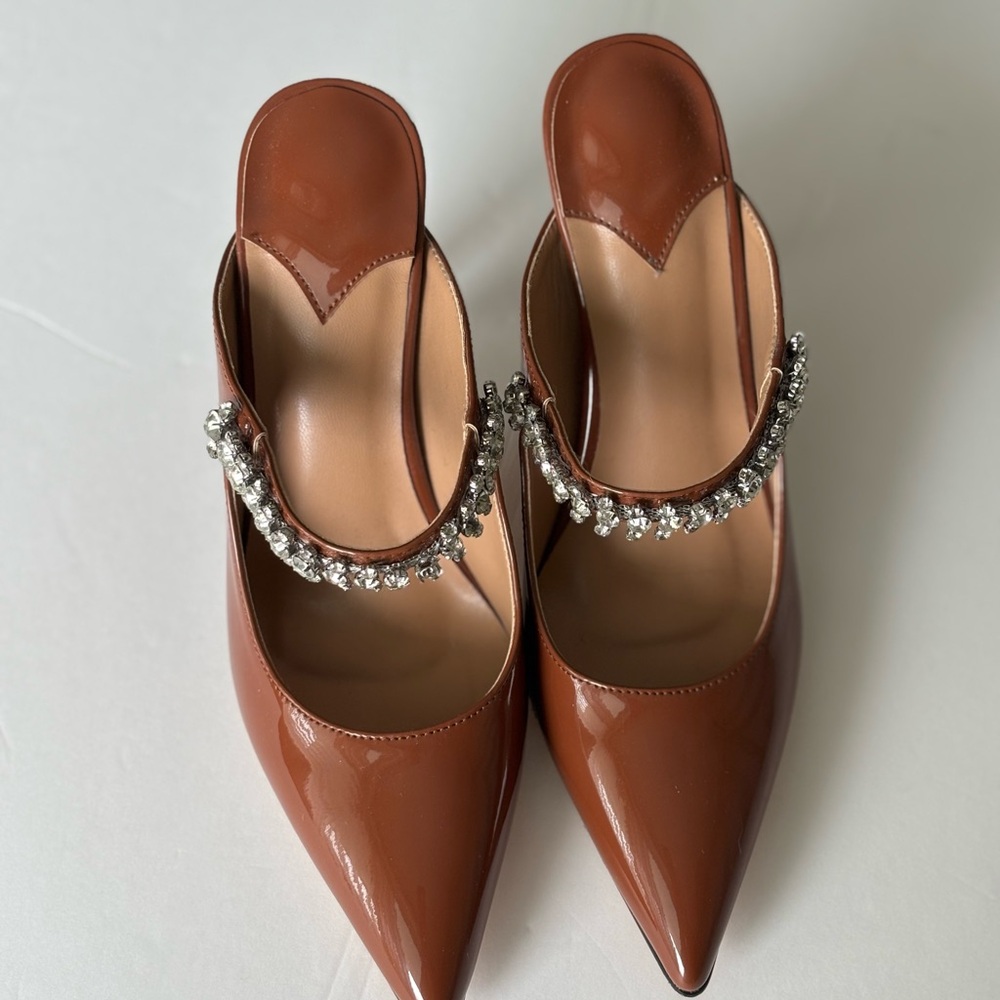 Elegant Brown Women's Shoes with Rhinestone Detail